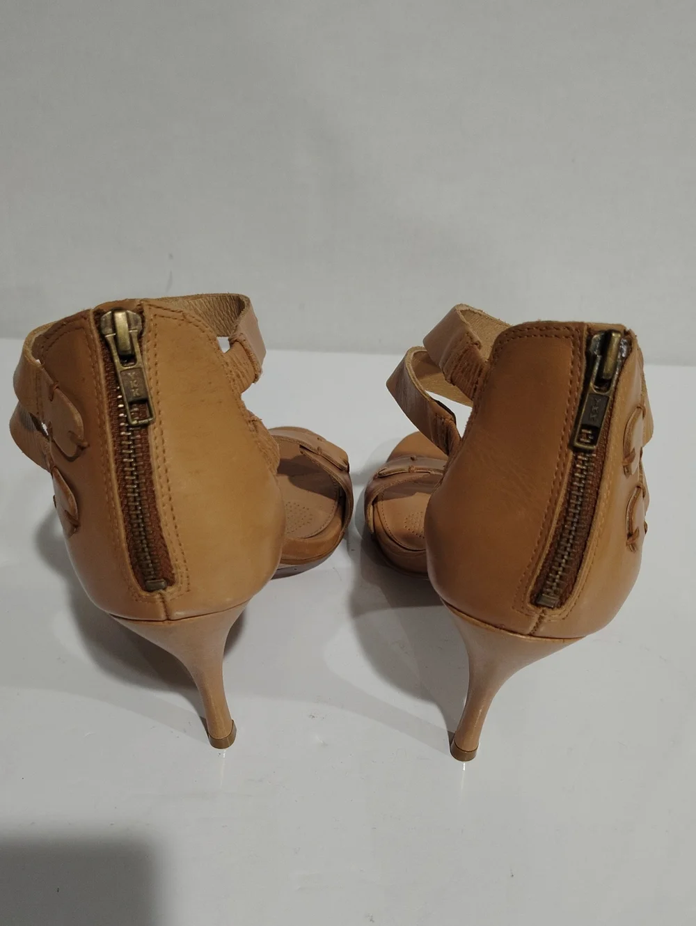 Corso Como Women's Beige Leather Strappy Heel Sandal Size 10